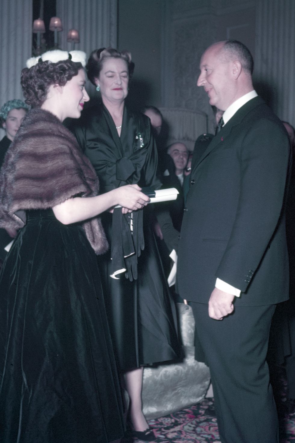 hbz-dior-va-museum-04-1530545250